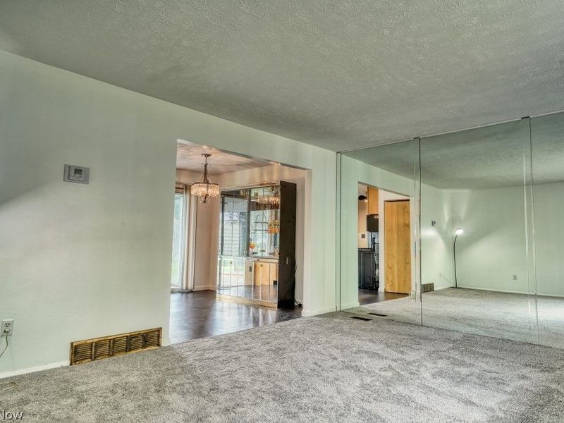 396 Skyview Road, Cleveland, OH 44109 Photo 8