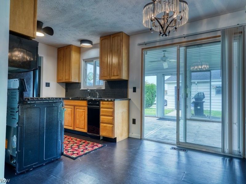 396 Skyview Road, Cleveland, OH 44109 Photo 9