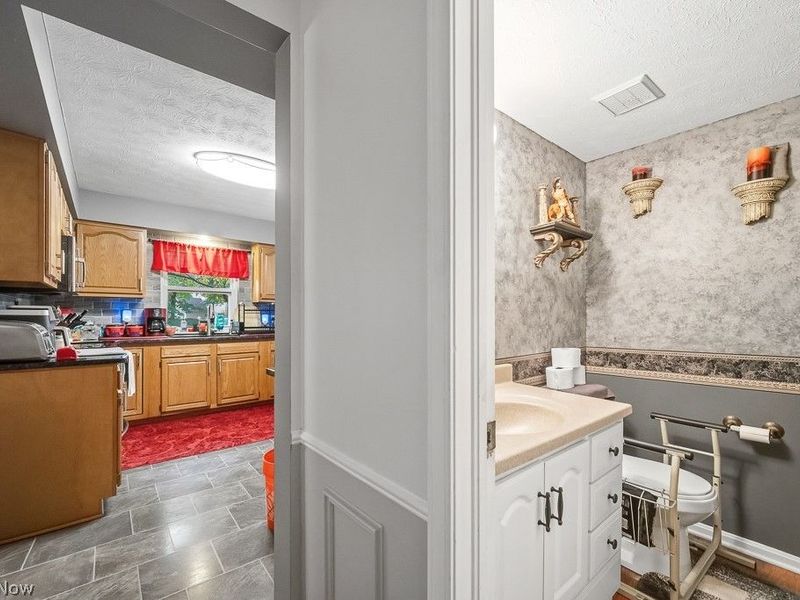 20710 Forestwood Drive, Strongsville, OH 44149 Photo 8