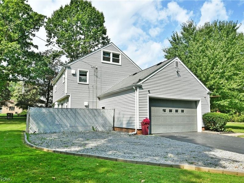 825 Ravine Drive, Youngstown, OH 44505 Photo 3