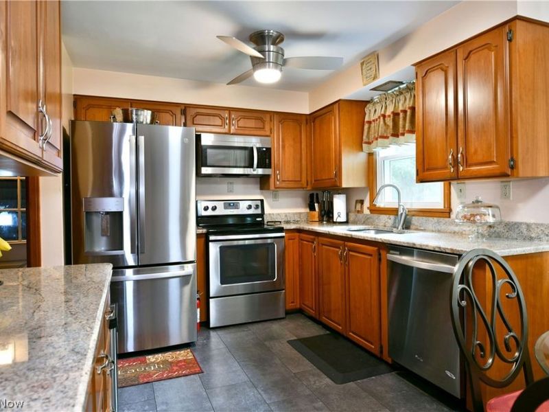 825 Ravine Drive, Youngstown, OH 44505 Photo 8