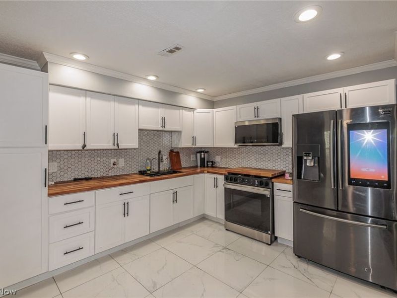 7371 Parma Park Boulevard, Parma, OH 44130 Photo 12