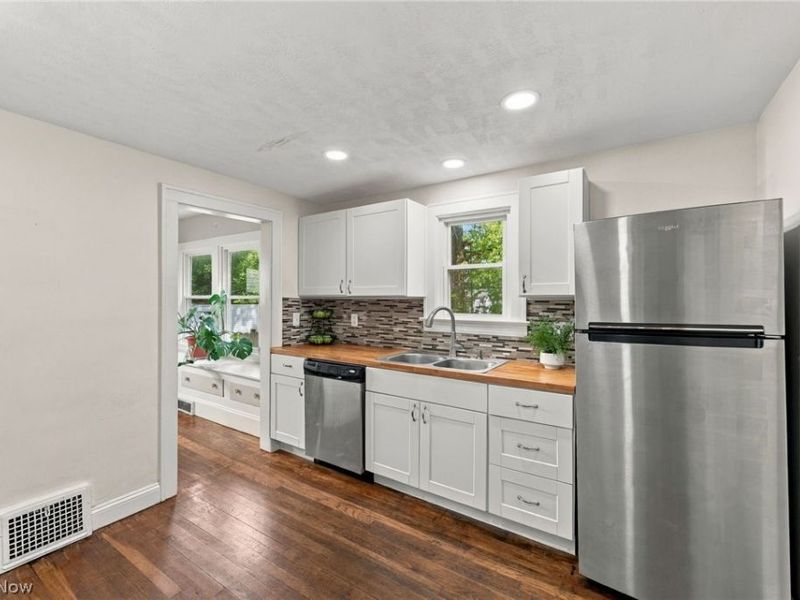 1155 Oxford Road, Cleveland Heights, OH 44121 Photo 12