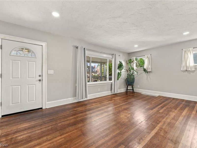 1155 Oxford Road, Cleveland Heights, OH 44121 Photo 3