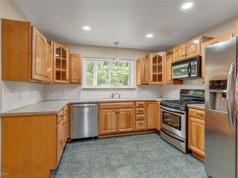 6609 Debbie Drive, North Ridgeville, OH 44039 Photo 8