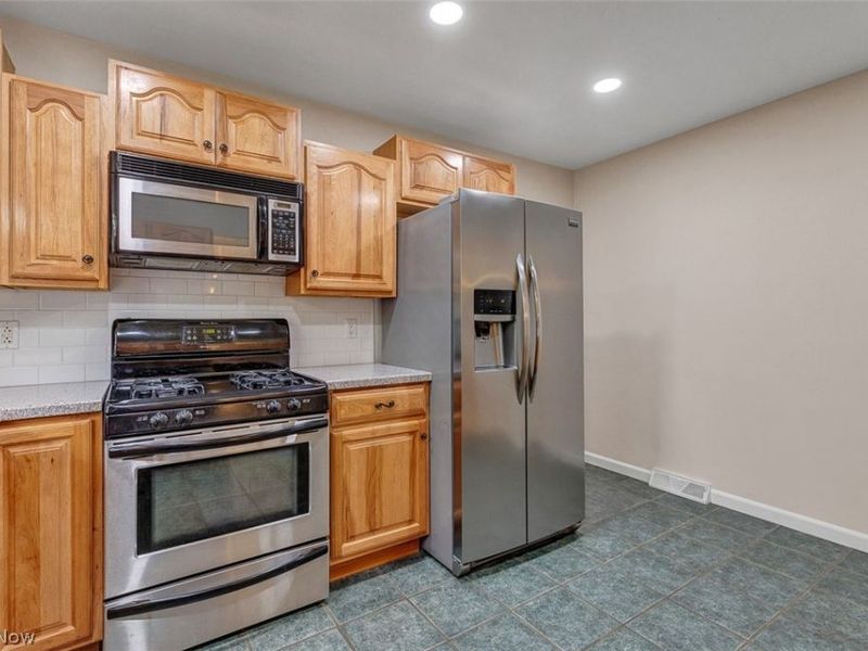 6609 Debbie Drive, North Ridgeville, OH 44039 Photo 9