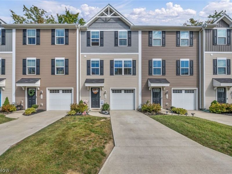 762 Pine Spring Drive, Painesville, OH 44077 Photo 2