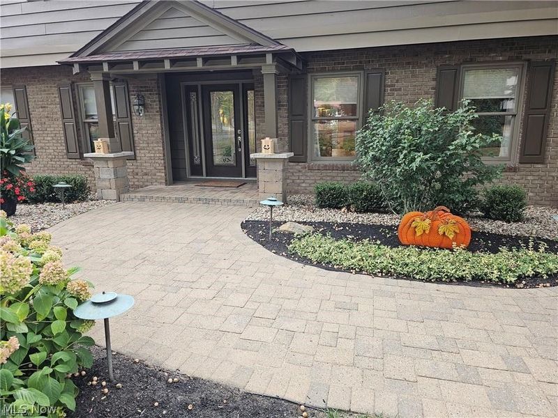 636 Shadowood Lane SE, Warren, OH 44484 Photo 2