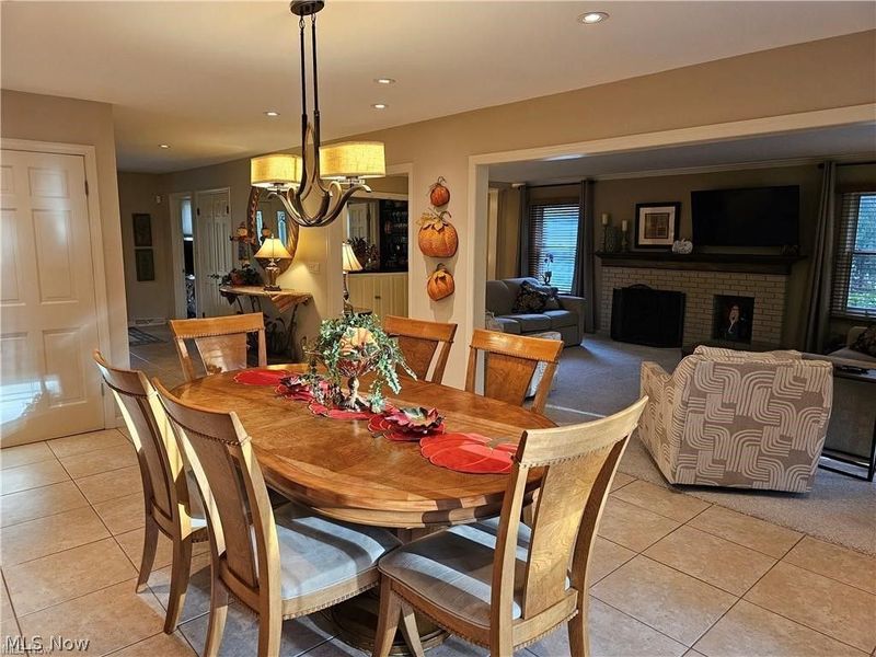 636 Shadowood Lane SE, Warren, OH 44484 Photo 8