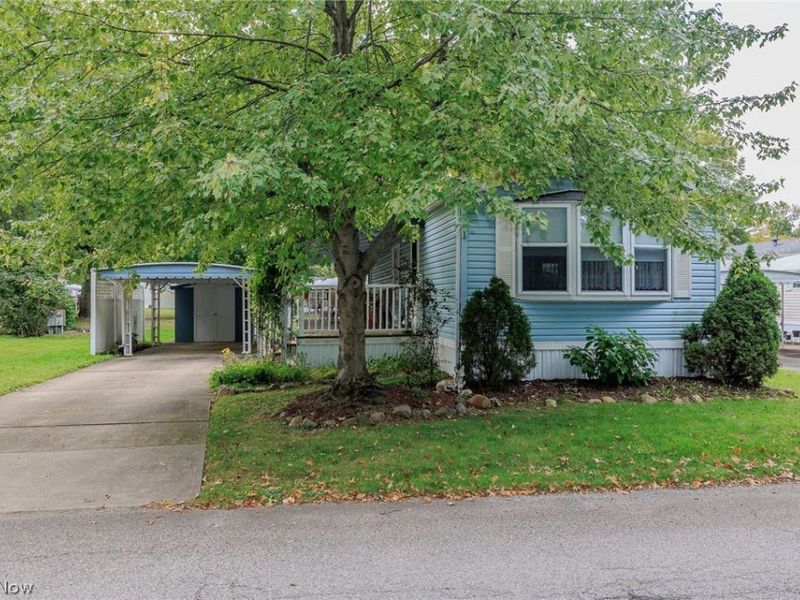 31 Grand Boulevard, Olmsted Township, OH 44138 Photo 1