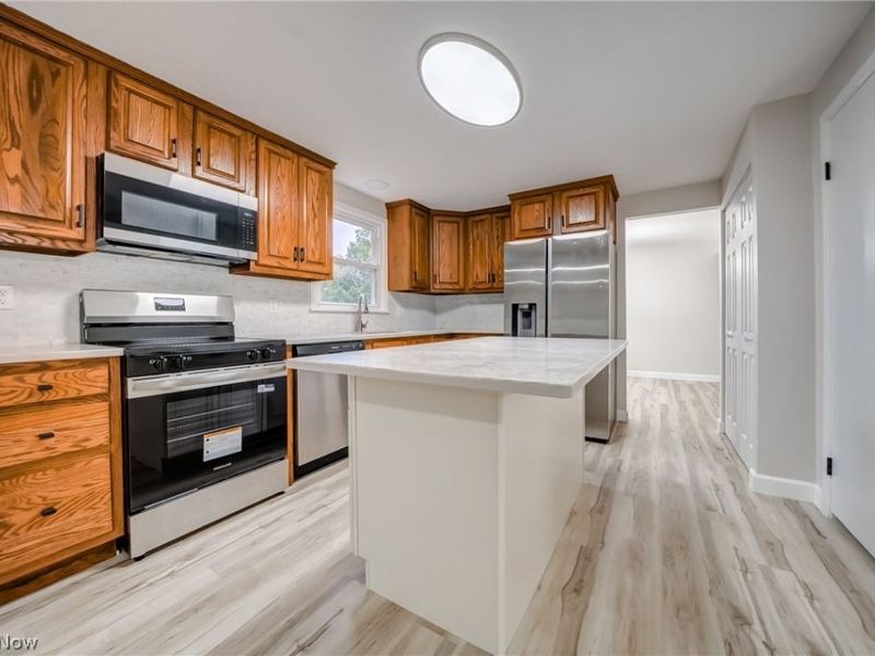 22268 Jonathan Drive, Strongsville, OH 44149 Photo 8