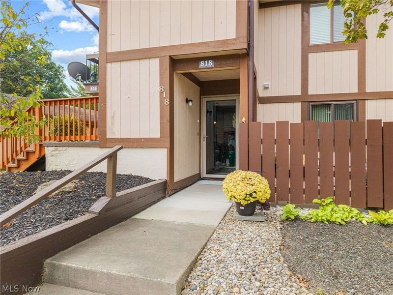 818 Kirkwall Drive, Copley, OH 44321 Photo 2