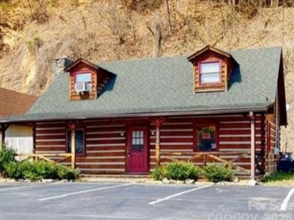 1456 Dellwood Road, Waynesville, NC 28786