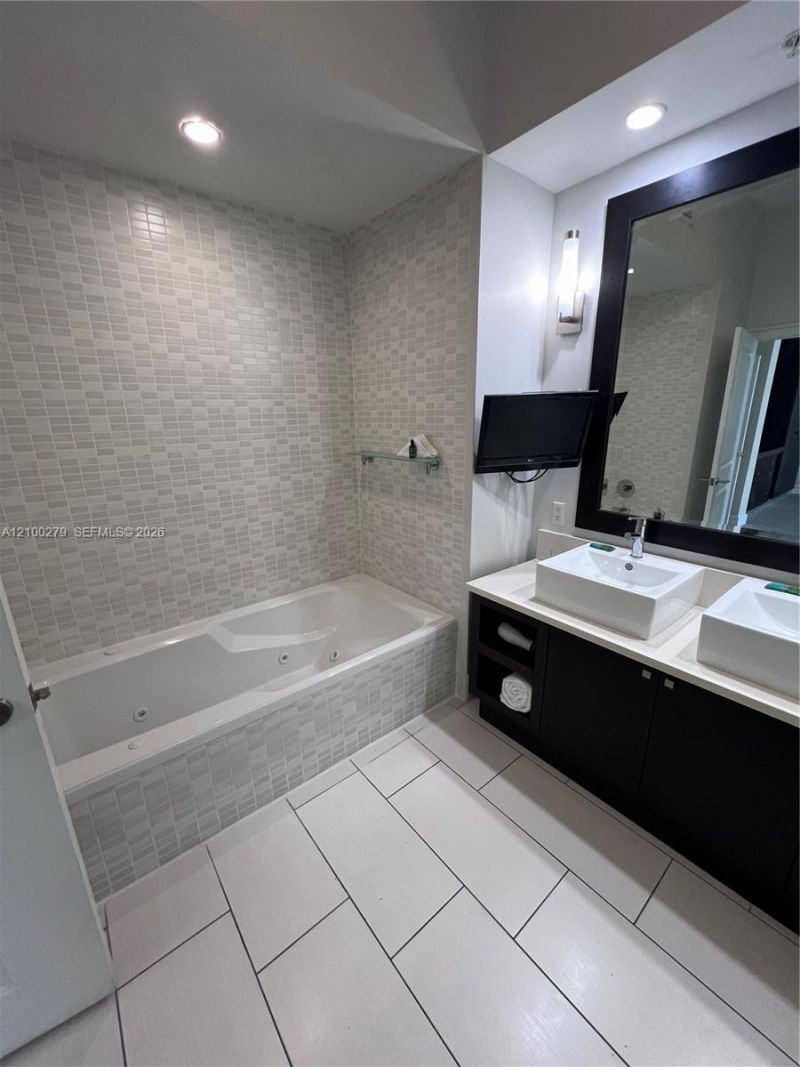 5300 NW 87th Ave , Unit 916, Doral, FL 33178 Photo