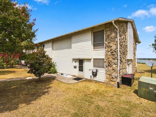 100 Harbor Drive , Unit 104, Runaway Bay, TX 76426