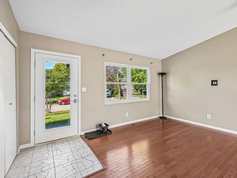 5912 Honbury Court, Dublin, OH 43017 Photo 2