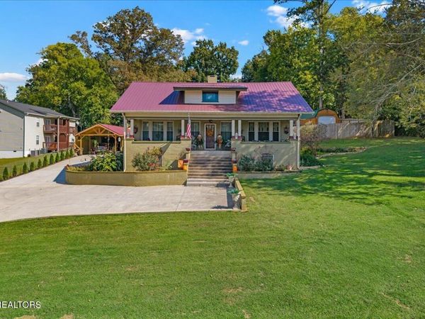 719 N College St, Madisonville, TN 37354