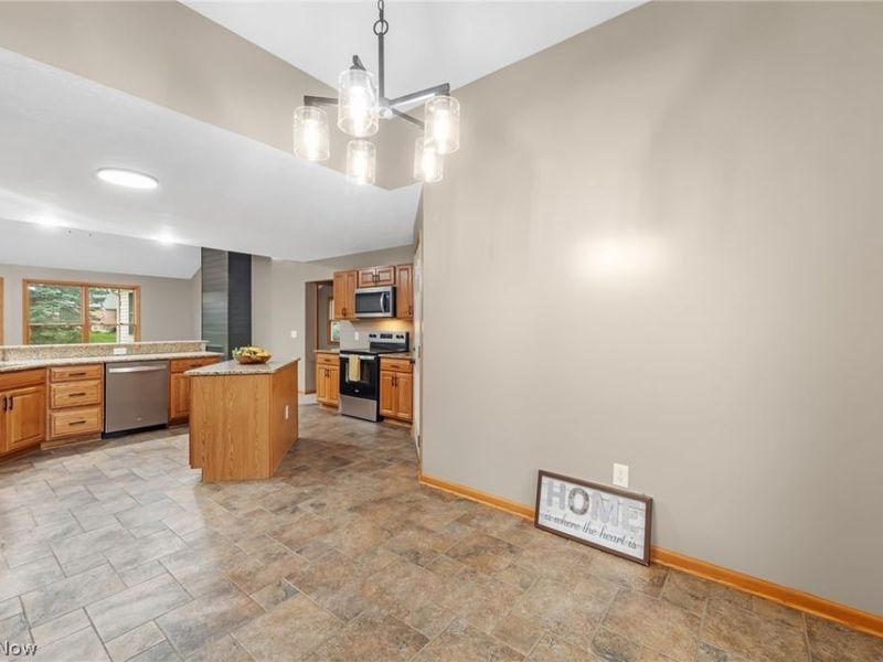 2427 Queensbury Road, Alliance, OH 44601 Photo 11