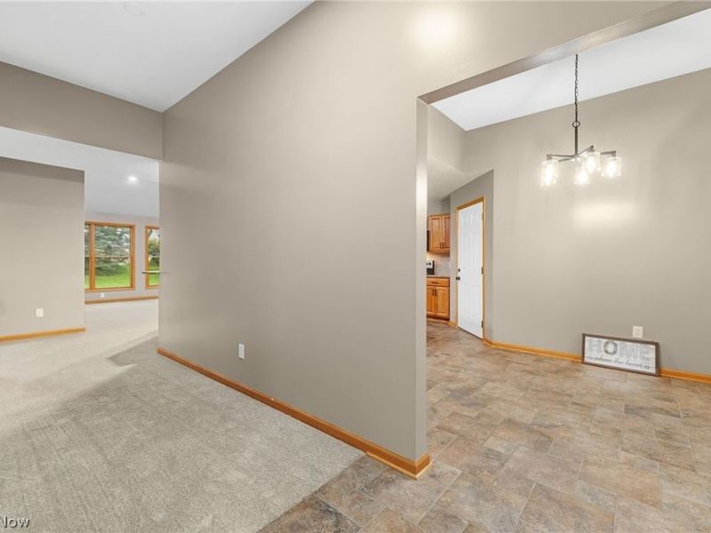 2427 Queensbury Road, Alliance, OH 44601 Photo 2