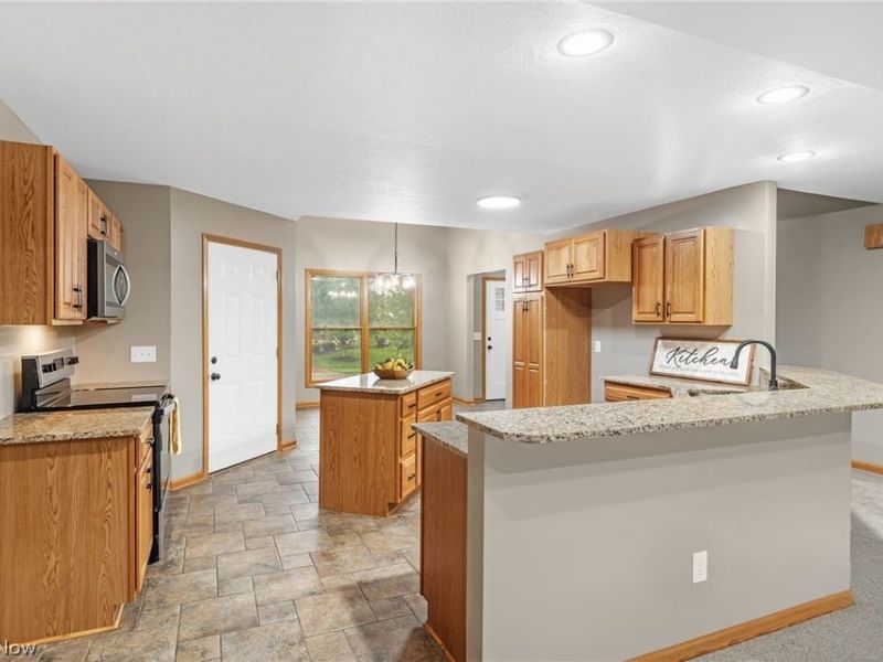 2427 Queensbury Road, Alliance, OH 44601 Photo 6