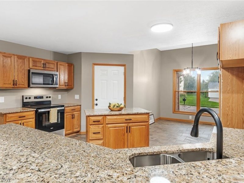 2427 Queensbury Road, Alliance, OH 44601 Photo 7