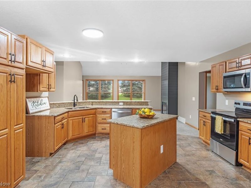 2427 Queensbury Road, Alliance, OH 44601 Photo 8