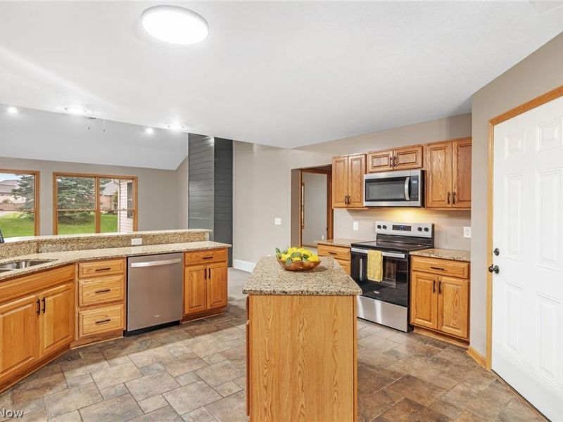 2427 Queensbury Road, Alliance, OH 44601 Photo 9