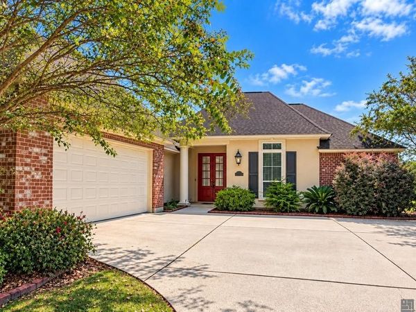 22265 Fairway View Dr, Zachary, LA 70791