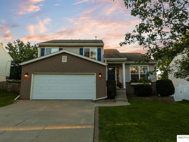 15821 Cottonwood Avenue, Omaha, NE 68136