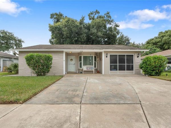 8030 GLENEAGLE DRIVE , PORT RICHEY, FL 34668