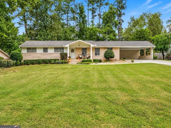 2338 Kings Point Drive, Dunwoody, GA 30338