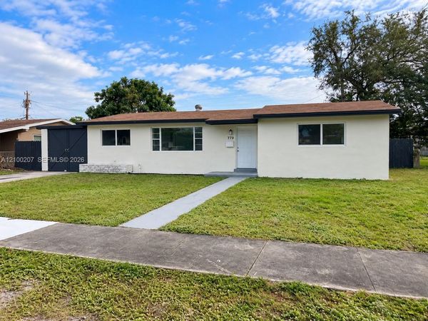 770 NW 179th St , Miami Gardens, FL 33169