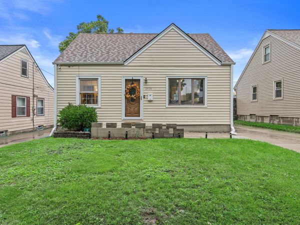 2526 S 70th St, Milwaukee, WI 53219