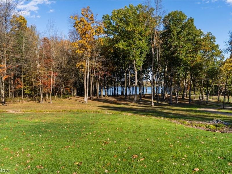 2235 S Mahoning Road, Lake Milton, OH 44429 Photo 11