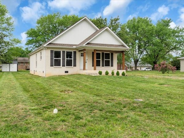 829 Luttrell Ave , Smithville, TN 37166
