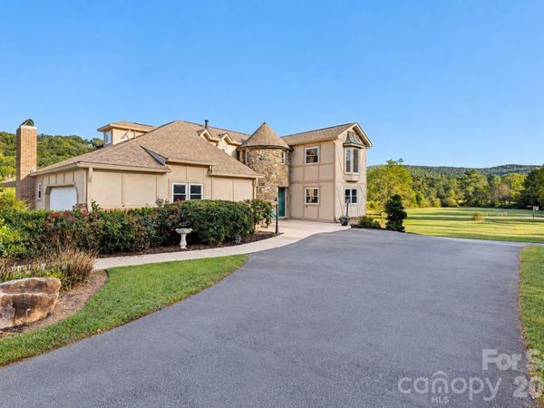 422 Crooked Creek Road, Hendersonville, NC 28739