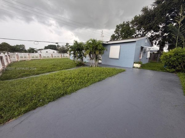 16000 NW 17th Ct , Miami Gardens, FL 33054