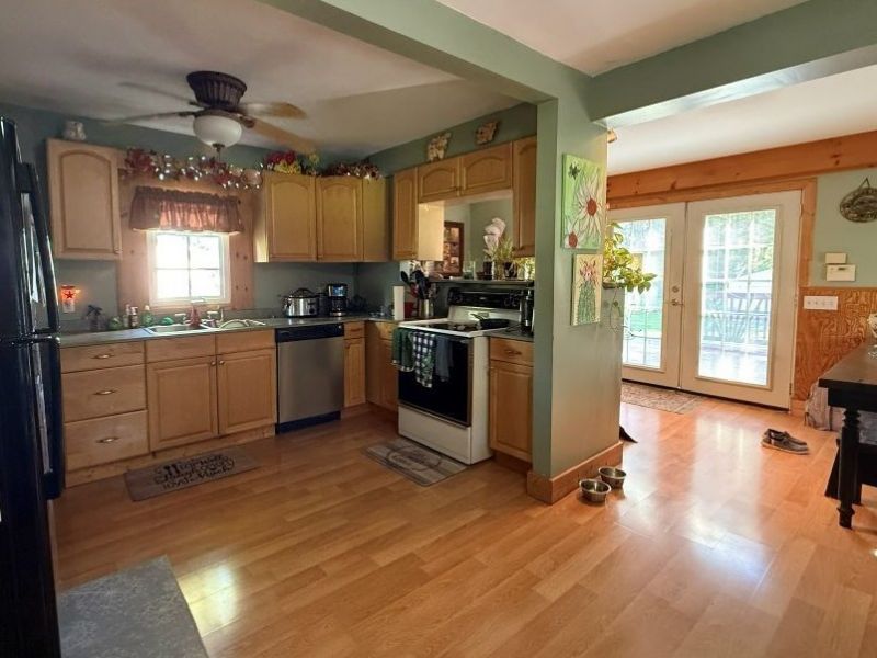 449 N Broadway, Geneva, OH 44041 Photo 9