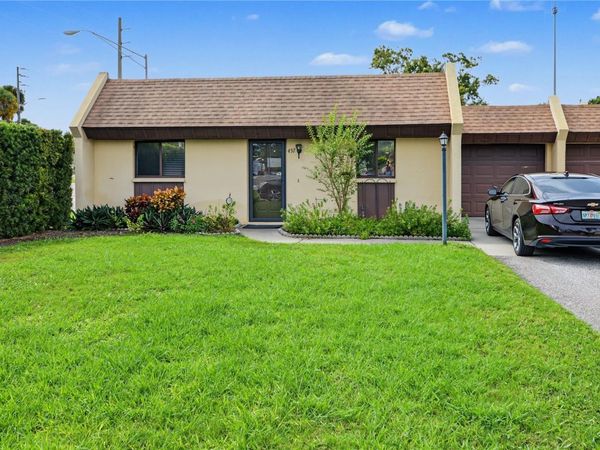457 ALBEE FARM ROAD, Unit V13, VENICE, FL 34285
