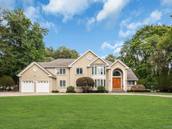 25 Oriole Way , Dix Hills, NY 11746