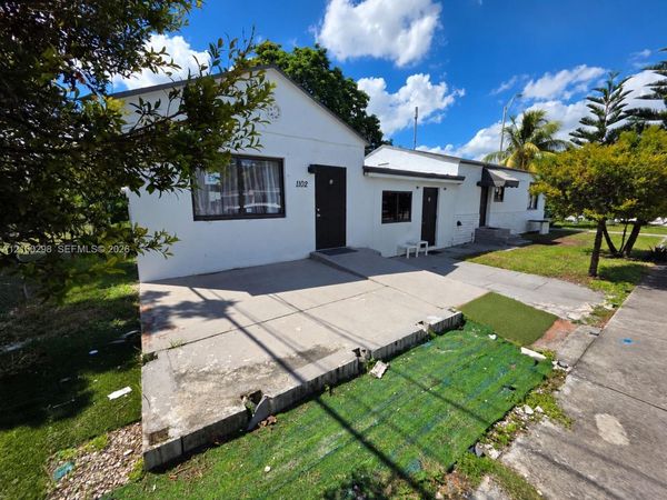 1102 NW 103rd St , Miami, FL 33150