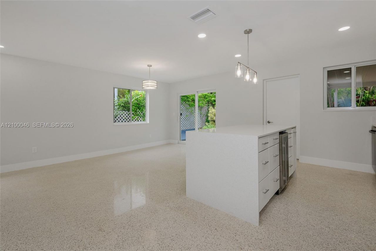 1025 SW 11th St, Unit 1025, Miami, FL 33129 Photo