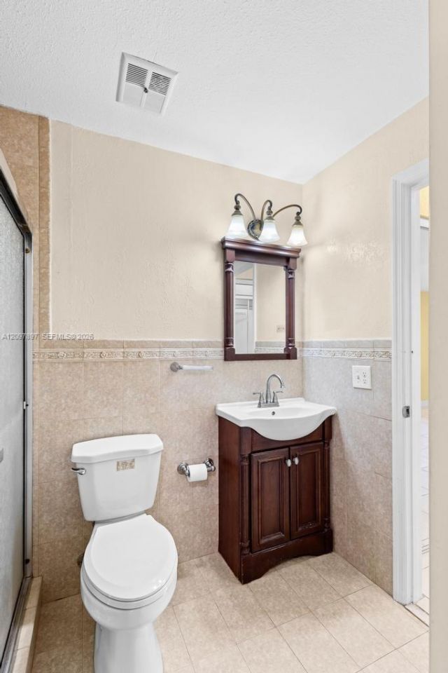5953 W 28th Ave , Unit 24, Hialeah, FL 33016 Photo