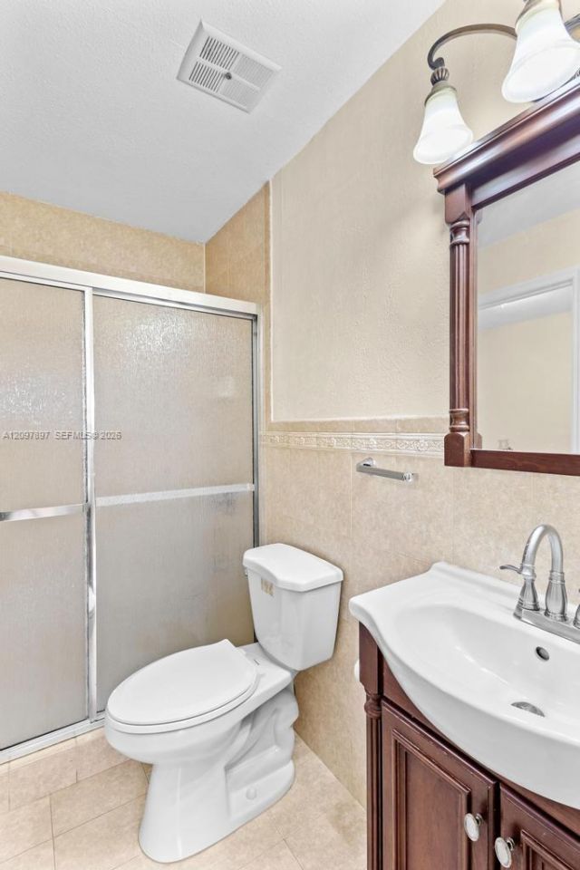 5953 W 28th Ave , Unit 24, Hialeah, FL 33016 Photo