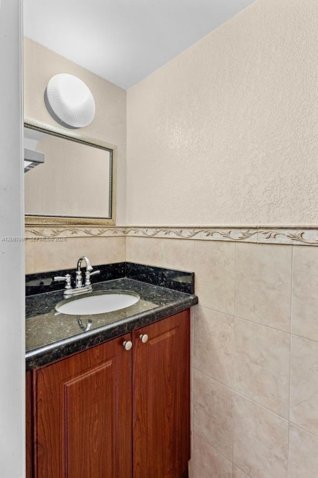 5953 W 28th Ave , Unit 24, Hialeah, FL 33016 Photo