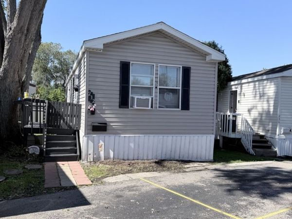 232 Central Skokie Road , Unit 232, Lake Bluff, IL 60044