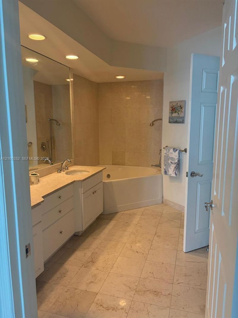 3370 Hidden Bay Dr, Unit 612, Aventura, FL 33180 Photo