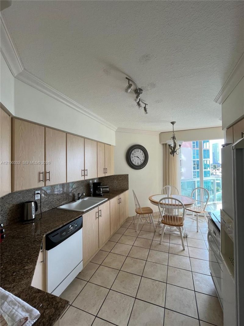3370 Hidden Bay Dr, Unit 612, Aventura, FL 33180 Photo