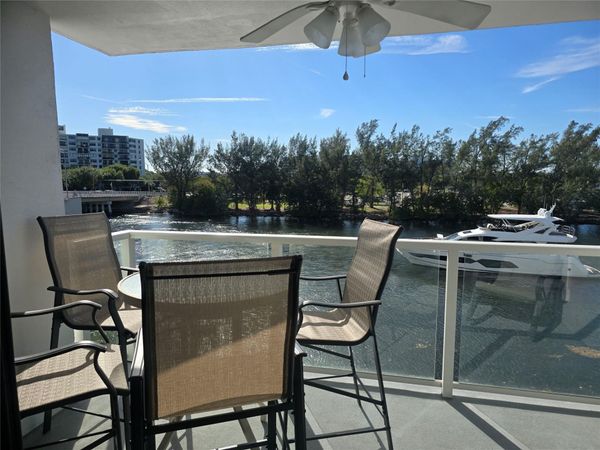 1401 N RIVERSIDE Drive, Unit 405, Pompano Beach, FL 33062
