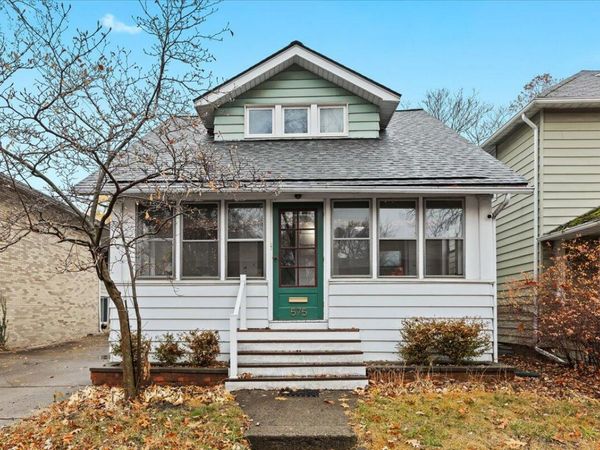575 E Lewiston Avenue, Ferndale, MI 48220